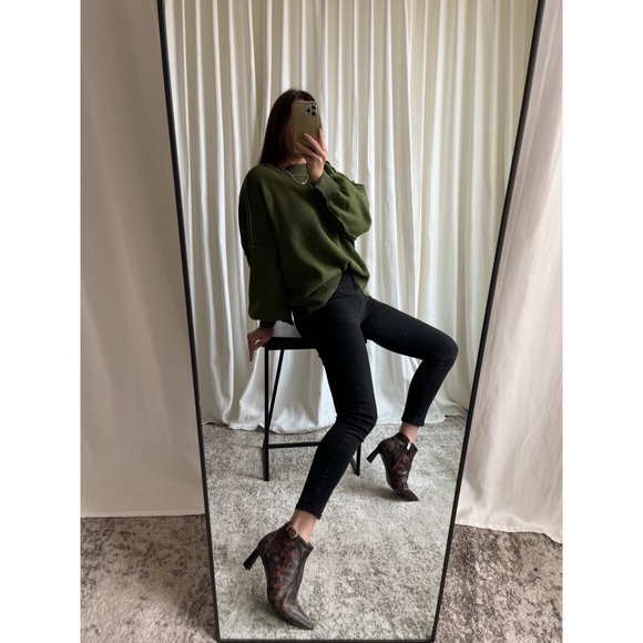 MIRANDA OVERSIZED SWEATER — In Forest Green - Picture 5 of 6